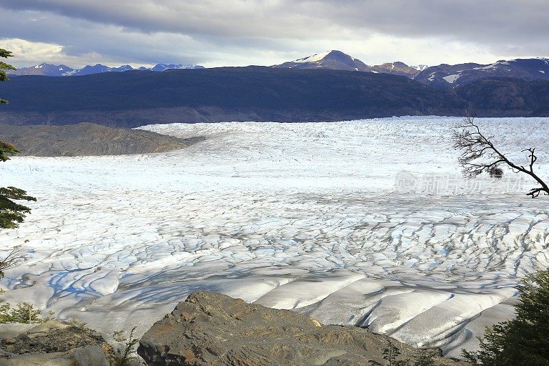 南美洲巴塔哥尼亚Torres Del Paine的灰色冰川
